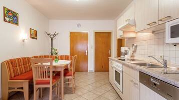 Apartment | Tempat makan