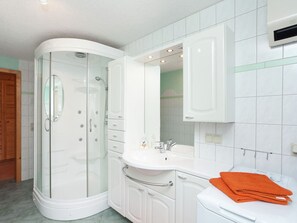 House | Bathroom | Hair dryer - Quaint Holiday Home in Güntersberge near Lake (Harzgerode)