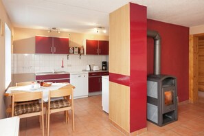 House | Dining - Quaint Holiday Home in Güntersberge near Lake (Harzgerode)