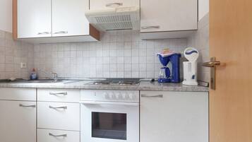 Apartemen | Dapur pribadi | Kursi makan untuk bayi