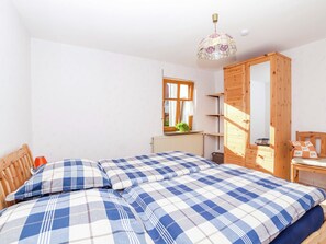 Apartment | 2 bedrooms, individually furnished, bed sheets