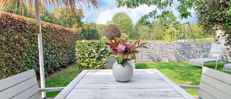 Cottage | Dining