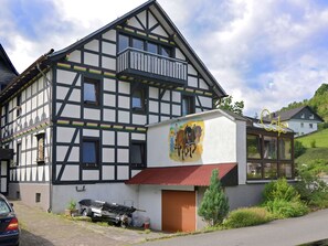 Exterior - Lovely Apartment in Elpe near Forest (Olsberg)