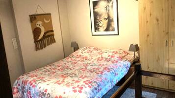 Cottage | 2 bedrooms, individually furnished, bed sheets