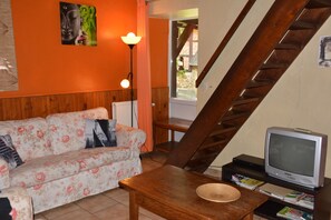 Cottage | Phòng khách | TV 