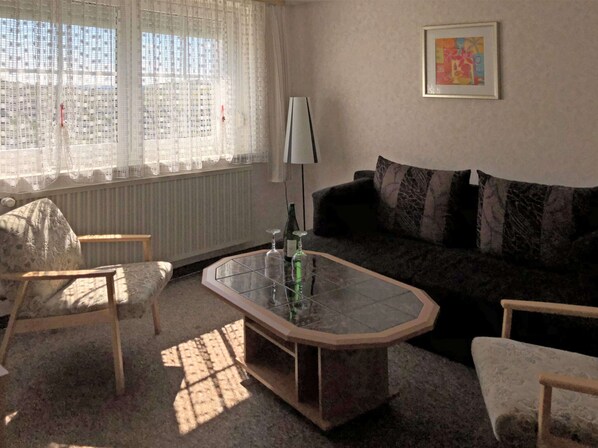 Apartment | Wohnbereich | Fernseher