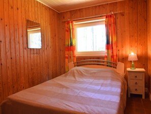 Cottage | 4 bedrooms, individually furnished, bed sheets - Welcoming Cottage in Hatrival With Terrace (Saint-Hubert)