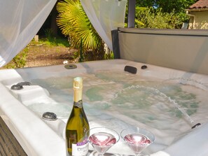 Spa - Quaint Holiday Home in Lalinde With Jacuzzi (Lalinde)