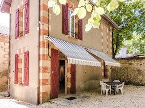 Exterior - Quaint Holiday Home in Lalinde With Jacuzzi (Lalinde)