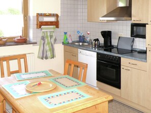 Apartment | Eigene Küche | Wasserkocher mit Kaffee-/Teezubehör, Kühlschrank, Mikrowelle, Ofen