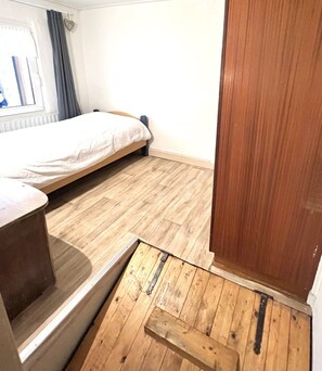 House | 4 bedrooms, individually furnished, bed sheets - Farmhouse in Nederweert Near Canal Trails (Nederweert-Eind)