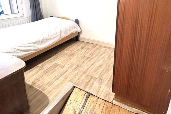 House | 4 bilik tidur, dilengkapkan perabot secara berasingan, cadar katil 