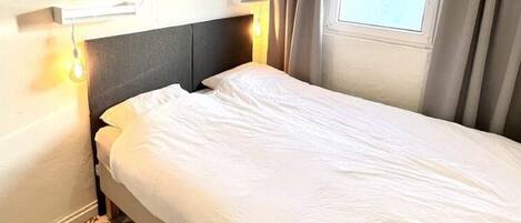 Nhà | 4 phòng ngủ, trang bị nội thất với thiết kế riêng biệt, bộ trải giường