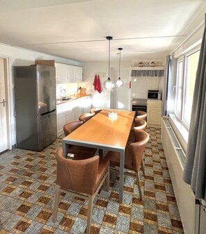 Dining - Farmhouse in Nederweert Near Canal Trails (Nederweert-Eind)