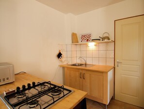 Cottage | Private kitchen | Highchair - Cozy Cottage Retreat in Vezac (Vezac)