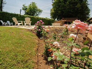 Cottage | Garden - Cozy Cottage Retreat in Vezac (Vezac)
