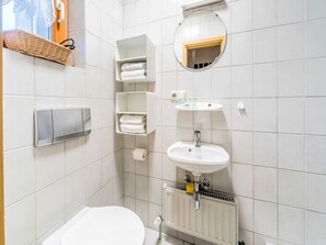 Apartment | Bathroom | Shower, towels