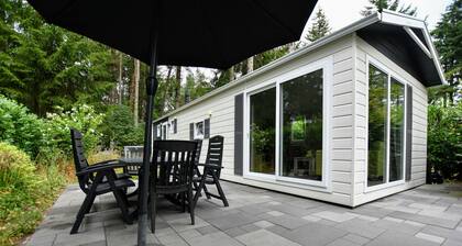 Cosy Chalet w/ Garden Patio