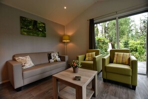 Living room - Cosy Chalet w/ Garden Patio (Vorden)