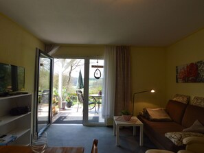 DVD player - Luxurious Apartment in Gillenfeld Eifel With Garden Seating (Gillenfeld)
