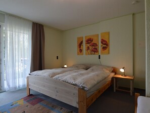 1 bedroom, cots/infant beds, individually furnished, bed sheets - Luxurious Apartment in Gillenfeld Eifel With Garden Seating (Gillenfeld)