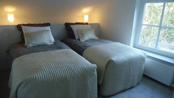 House | 1 bedroom, individually furnished, bed sheets