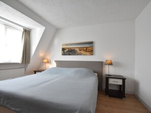 2 Schlafzimmer, Babybetten, Bettwäsche