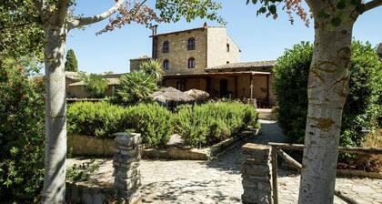 Gorgeous Holiday Home with Hot Tub, Whirlpool, Pool, Garden