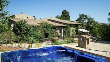 Bañera de hidromasaje exterior