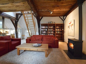 Living room - Luxurious Holiday Home in Monumental Farmhouse Near Nature Reserves - Zuna (Zuna)