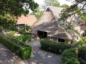 Exterior - Luxurious Holiday Home in Monumental Farmhouse Near Nature Reserves - Zuna (Zuna)