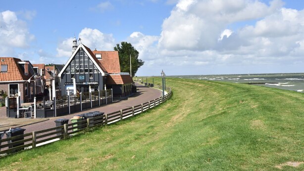 Exterior - Modern Apartment in Hindeloopen Near the Lake (Hindeloopen)