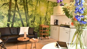 Dining - Modern Apartment in Hindeloopen Near the Lake (Hindeloopen)