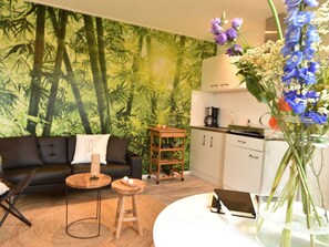 Dining - Modern Apartment in Hindeloopen Near the Lake (Hindeloopen)