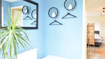 Cots/infant beds, bed sheets