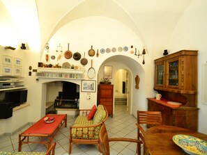 Fireplace - Luxurious Holiday Home in Putignano Apulia With Sea View (Putignano)