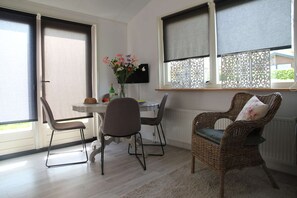 Bungalow | Dining - Rustic Bungalow in North Holland near Forest (Warmenhuizen)