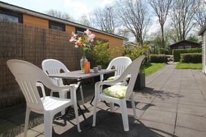 Bungalow | Balcony - Rustic Bungalow in North Holland near Forest (Warmenhuizen)