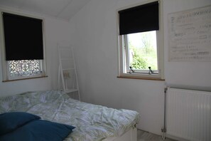 Bungalow | 2 bedrooms, individually furnished, bed sheets - Rustic Bungalow in North Holland near Forest (Warmenhuizen)