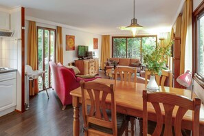 Living room - Detached, Fully Equipped Chalet in Vechtdal near Ommen (Stegeren)