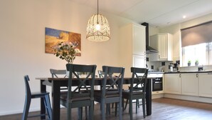 Dining - Semi-detached Holiday Home With Petting Zoo, Mini Golf and Playground in Enter (Enter)