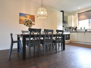 Dining - Semi-detached Holiday Home With Petting Zoo, Mini Golf and Playground in Enter (Enter)