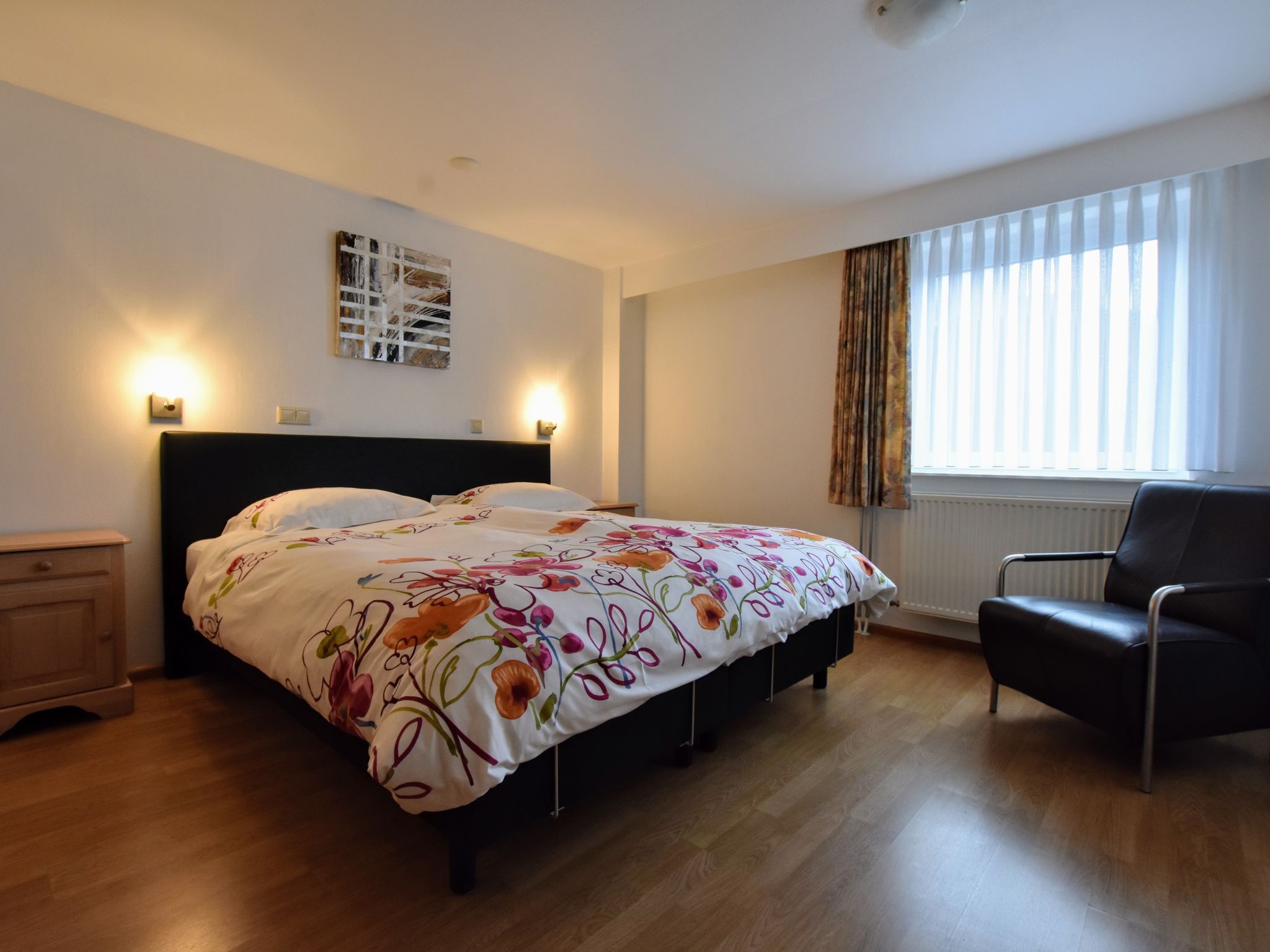 3 slaapkamers, individueel gemeubileerd, babybedden, beddengoed