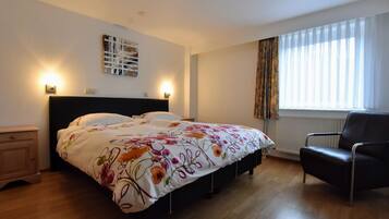 3 slaapkamers, individueel gemeubileerd, babybedden, beddengoed