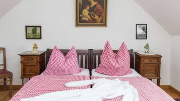 1 bedroom, bed sheets
