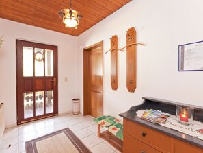 Quầy tiếp tân