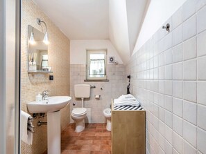 Villa | Bathroom