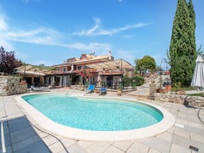 Villa | Pool | Outdoor pool - Villa in Monterotondo With Pool & Tiber Views (Monterotondo)