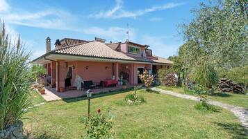 Villa | Exterior