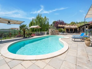 Villa | Pool | Outdoor pool - Villa in Monterotondo With Pool & Tiber Views (Monterotondo)